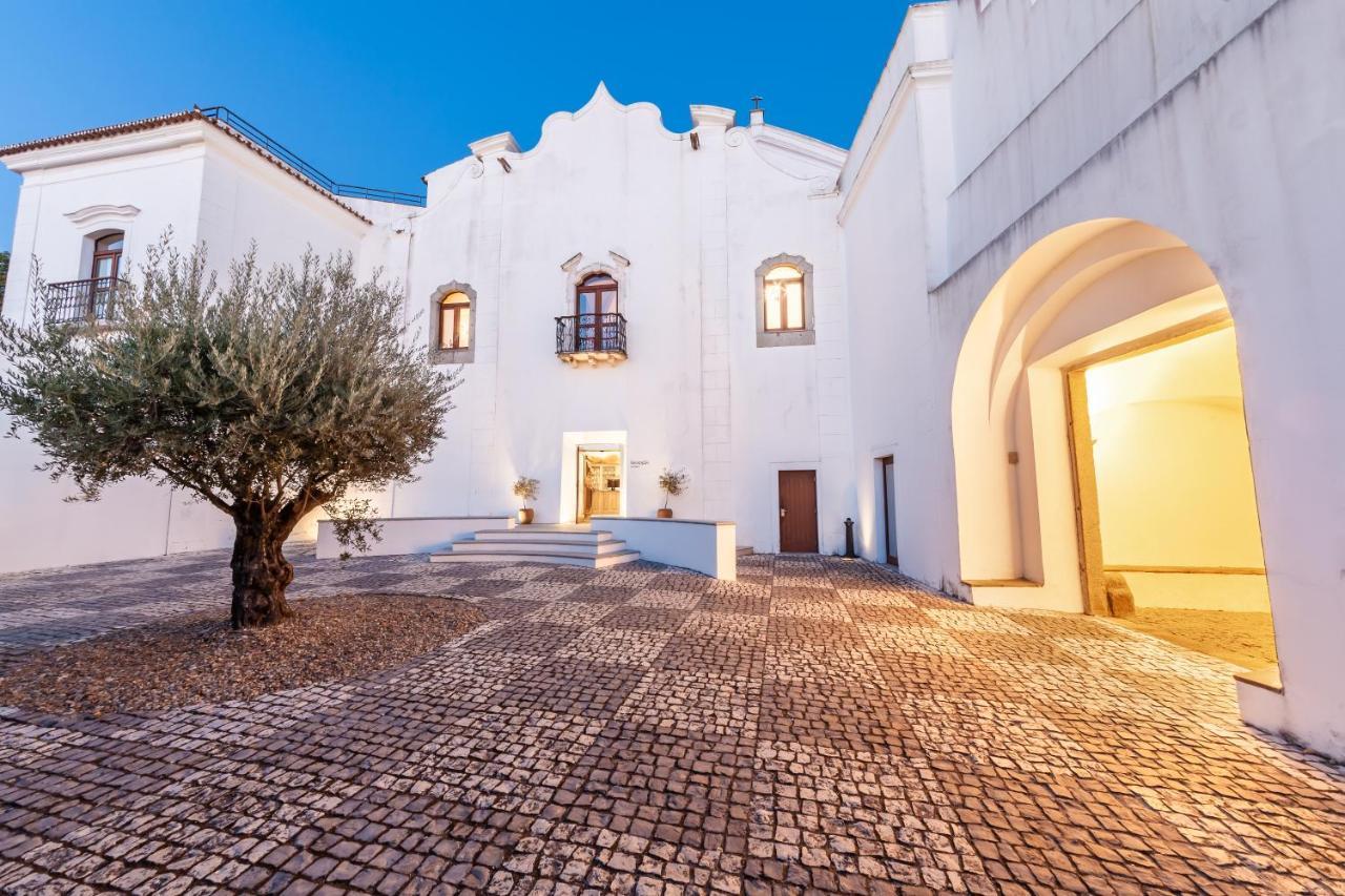 Convento Do Espinheiro, Historic Hotel & Spa Evora Exterior photo The main façade of the Pousada de Óbidos