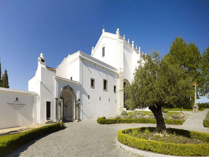 Convento Do Espinheiro, Historic Hotel & Spa Evora Exterior photo The entrance to the church of the monastery