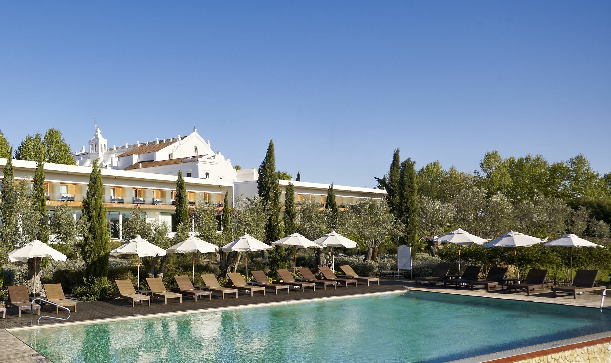 Convento Do Espinheiro, Historic Hotel & Spa Evora Exterior photo The hotel's swimming pool